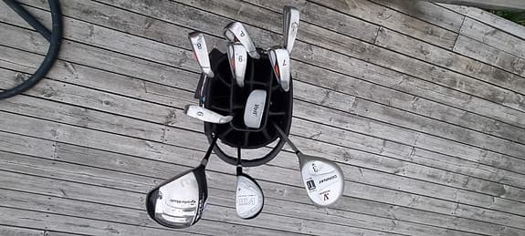 Golfbag för vagn med diverse herrklubbor