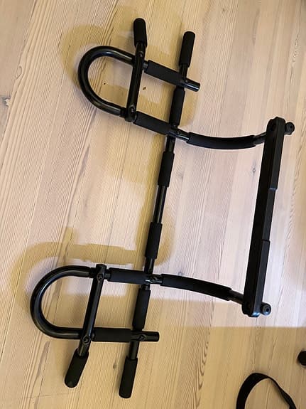 Dörrmonterad chin-up/pull-up stång svart