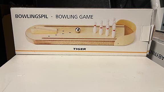 Tiger träspel bowling och labyrint