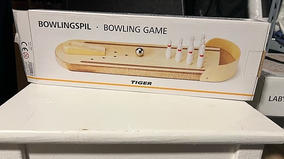 Tiger träspel bowling och labyrint