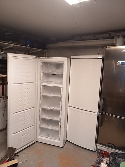 Vit kombinerad kyl och frys