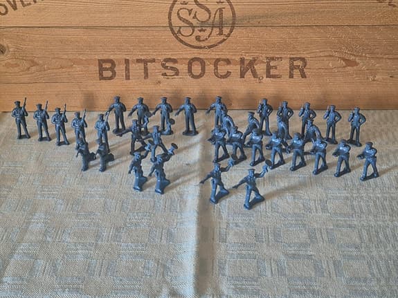 Vintage plastsoldater / leksakssoldater (35 st) – Samlarobjekt