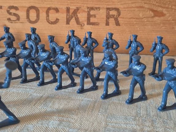 Vintage plastsoldater / leksakssoldater (35 st) – Samlarobjekt