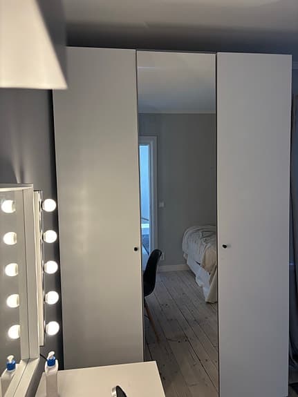 Pax spegel garderob med inredning