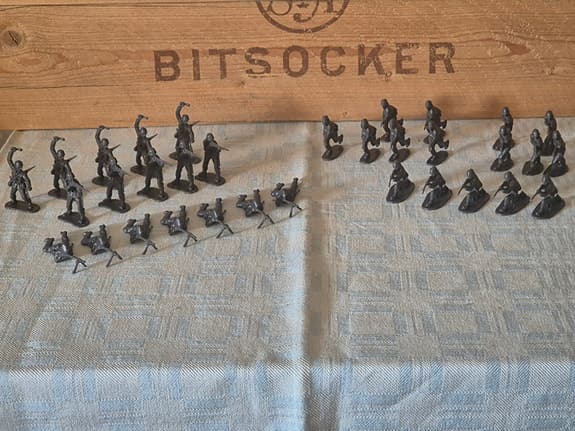 Vintage plastsoldater (33 st) – Andra världskriget / WWII Samlarobjekt