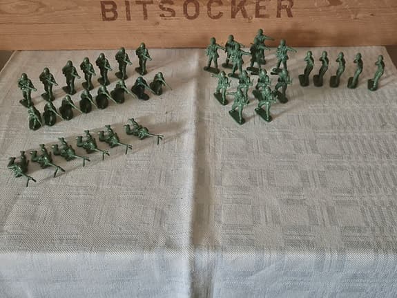 Vintage plastsoldater (38 st) – US Army / Gröna armén samlarobjekt