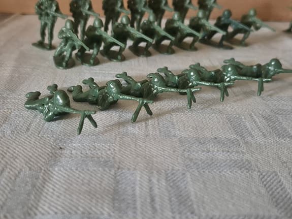 Vintage plastsoldater (38 st) – US Army / Gröna armén samlarobjekt