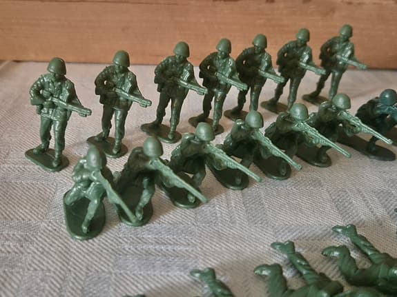 Vintage plastsoldater (38 st) – US Army / Gröna armén samlarobjekt