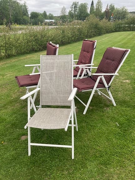 Hopfällbara trädgårdsstolar med dynor