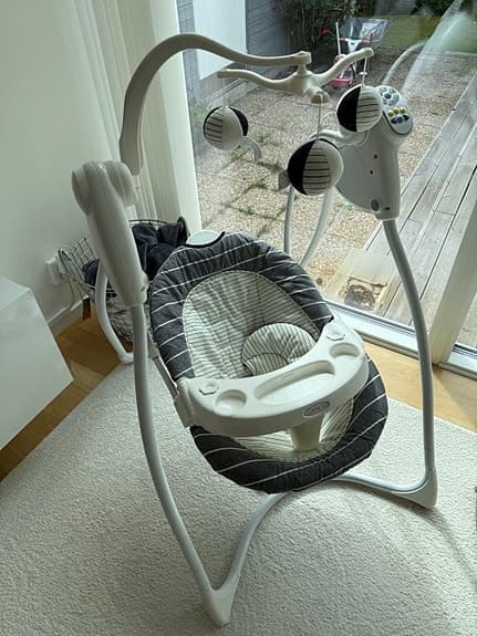 Elektrisk babygunga med musik