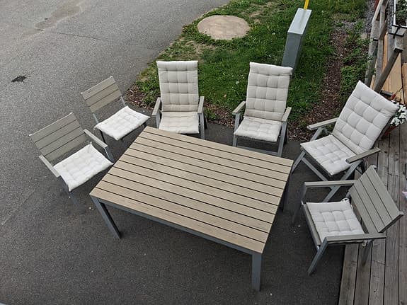 Utegrupp bord och 6 stolar med dynor grå