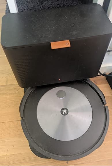 Robotdammsugare Roomba j7+ säljes – mycket fint skick