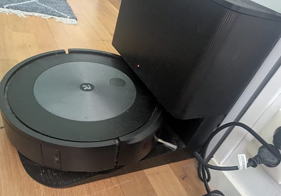 Robotdammsugare Roomba j7+ säljes – mycket fint skick