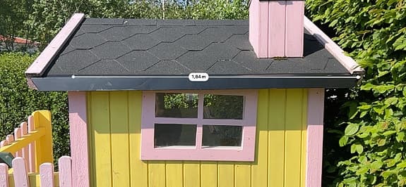 Lekstuga Villa Villekulla - snickarbyggd med veranda