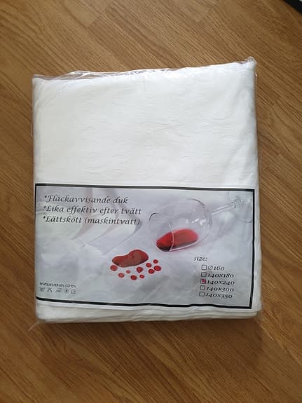 Stor Vit Mönstrad Duk - Ny i förpackning