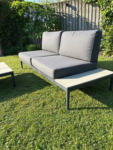 Utesoffa med bord