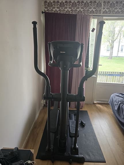 Crosstrainer svart med display