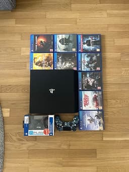 Sony Playstation 4 PRO 1TB konsol med 2 handkontroll och spel