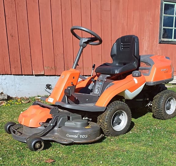 Husqvarna åkgräsklippare orange Rider R214T
