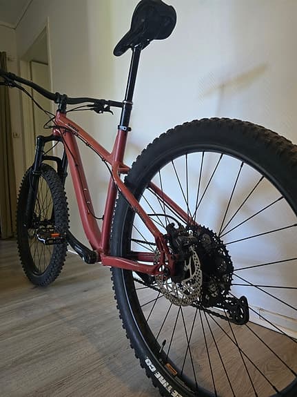 Big Honzo dl, Dropper, Rockshock 35 guld, PNW, SLX, XT shifter