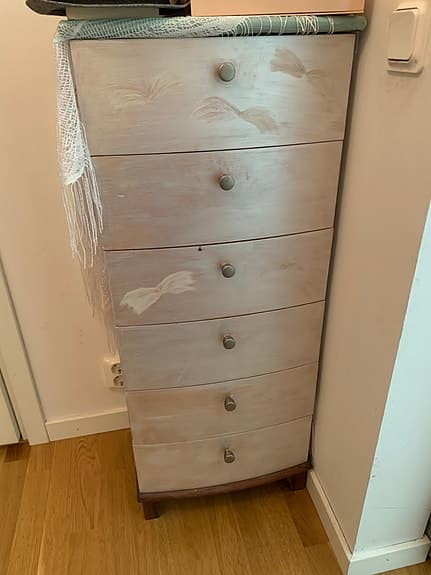 Designad byrå i fint skick