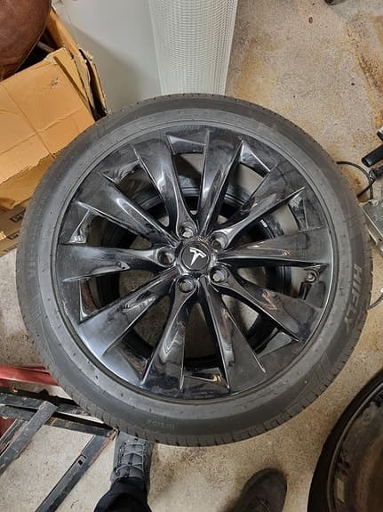 2 st tesla fälg med sommardäck