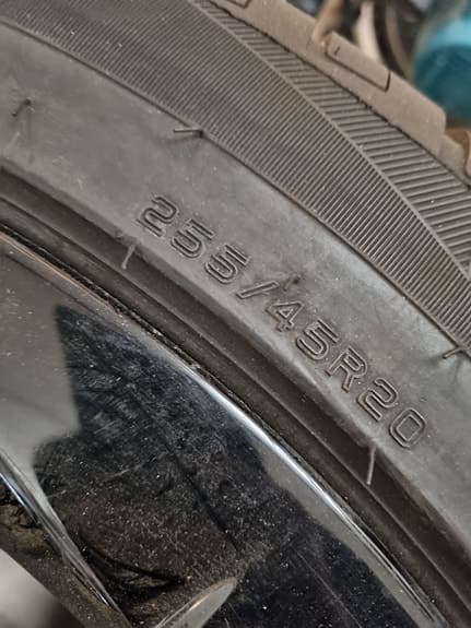 2 st tesla fälg med sommardäck