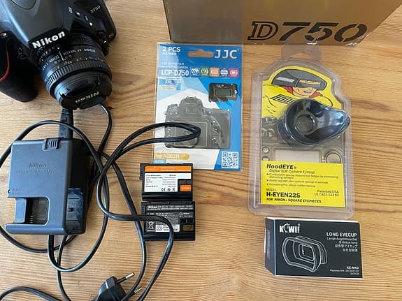 Nikon D750 + Nikkor 50mm f/1.8D – Mycket bra skick (11 000 exp)