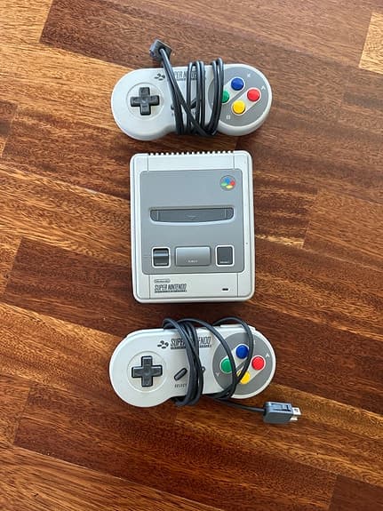 Nintendo Super Nintendo spelkonsol med handkontroller