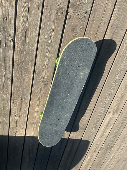 skateboard grön med gröna hjul