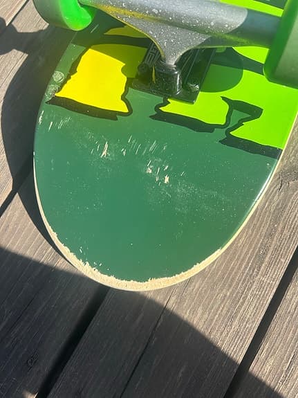 skateboard grön med gröna hjul