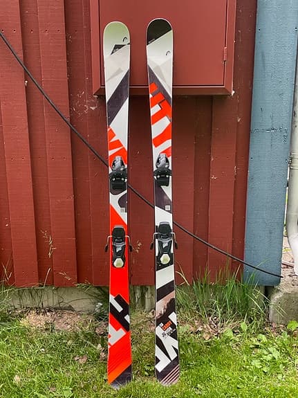 Head Caddy Junior twintip skidor 160 cm med bindningar