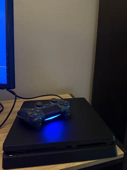 Sony Playstation 4 spelkonsol med handkontroll
