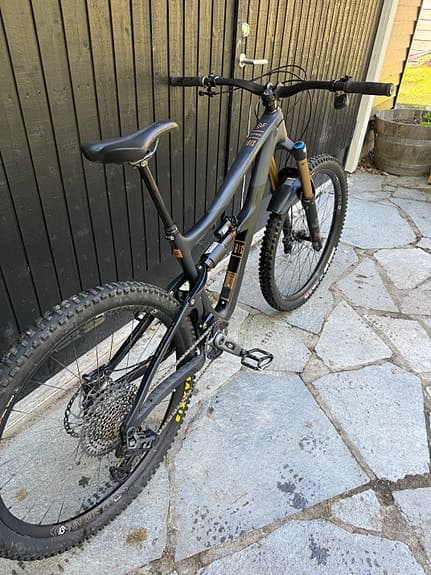 Ibis Ripmo V2S Large – custom-byggd enduro/trail, toppskick
