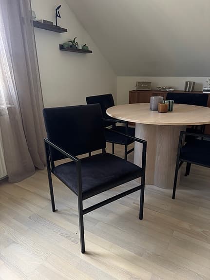 Stolar i svart sammet