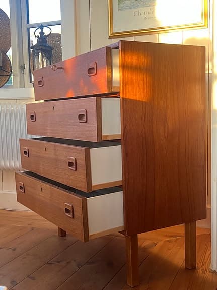 Svensk teakbyrå 1960-tal – massiv teak, nyoljad