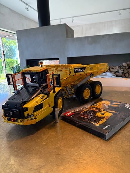 60cm Technic Volvo dumper Lego 42114