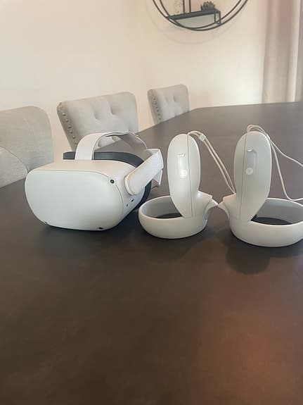 Oculus Quest 2 VR Headset