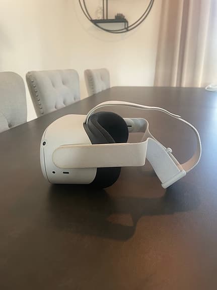 Oculus Quest 2 VR Headset