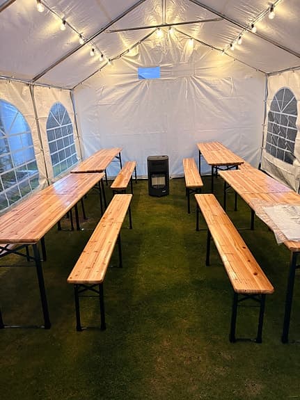 Tält student - Robust tält 4x6m, med bord och bänkar