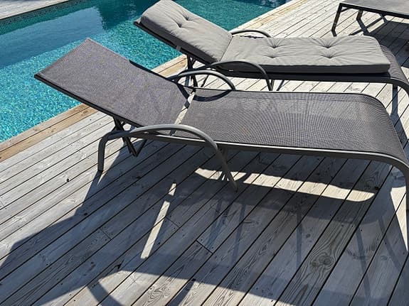 Solsängar med grå dynor