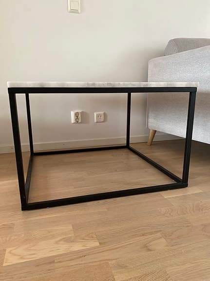 Mio soffbord med marmorskiva kvadratiskt