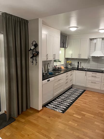 Handtag till köksluckor i rostfritt stål