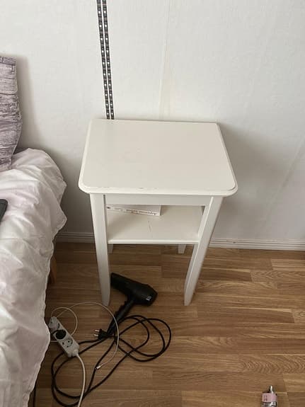 Sängbord i vitt