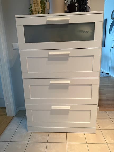 IKEA byrå vit med lådor