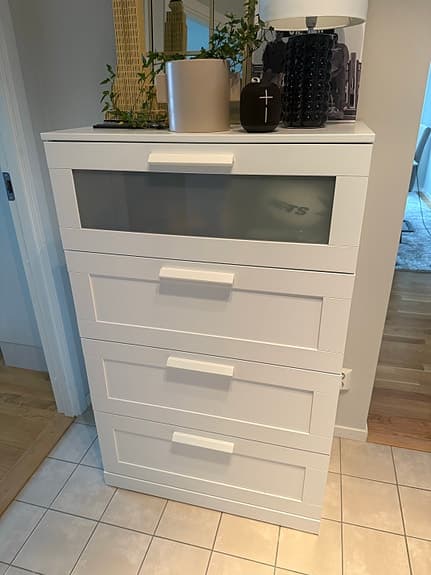IKEA byrå vit med lådor