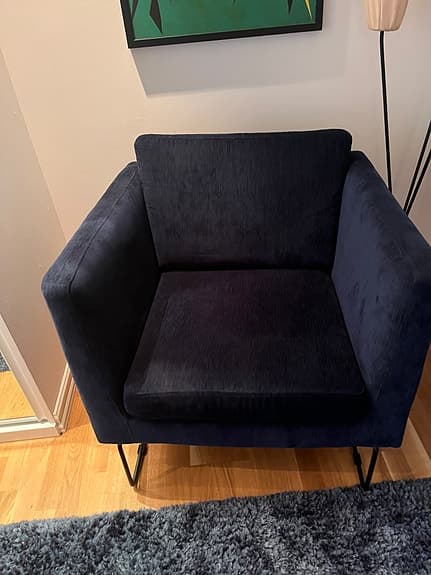 Fåtölj med matchande matta