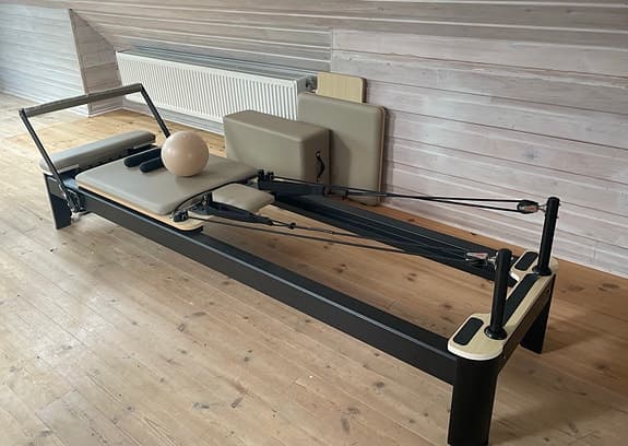 Pilates reformer med tillbehör