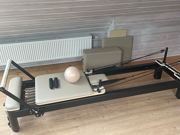 Pilates reformer med tillbehör