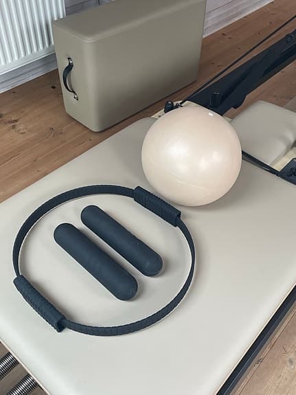 Pilates reformer med tillbehör